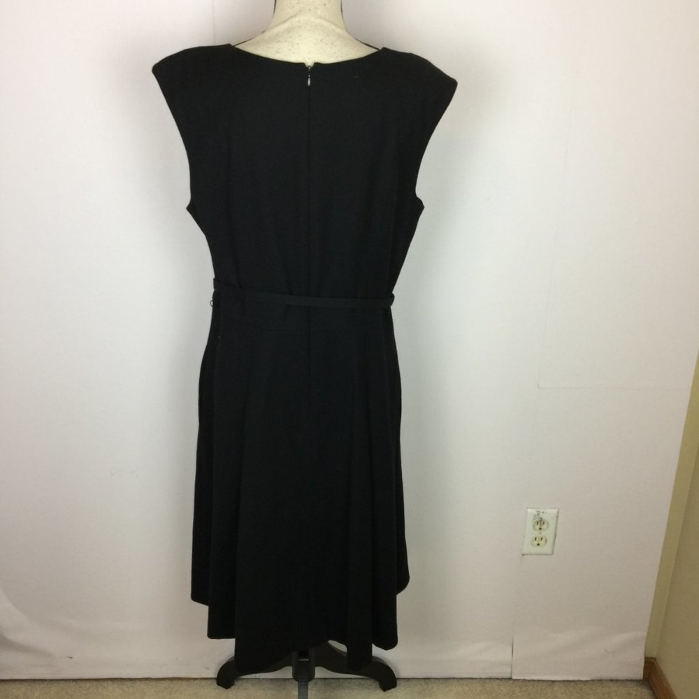 Talbots Fit & Flare Dress Sz 12 Womans Black Wool Cap Sleeve Belt V-neck Pocket - Picture 2 of 13